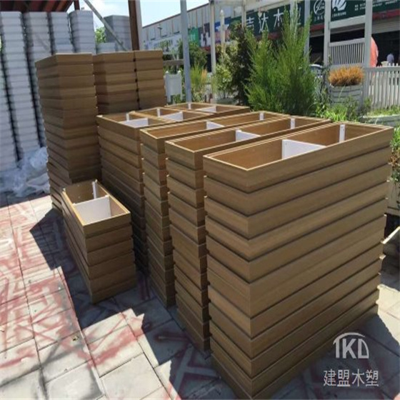 添加剂在木塑地板材料中起到什么作用?