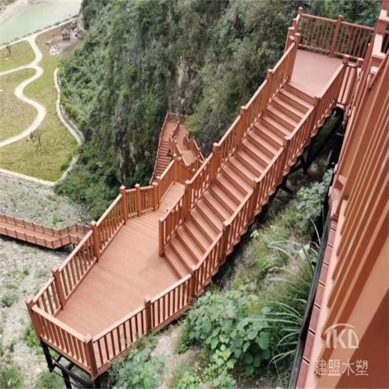 北京市木塑地板公司浅析：塑木材料的优势